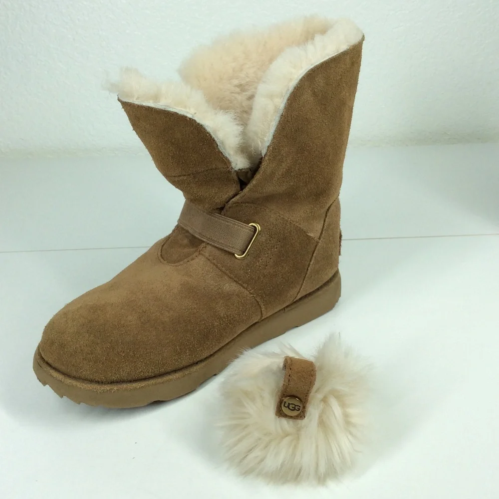 UGG Kids' Isley boots with removable pom pom - Picture 12 of 14